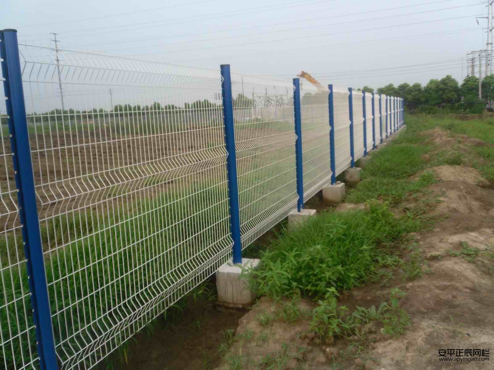 鐵絲網(wǎng)護(hù)欄網(wǎng)廠家