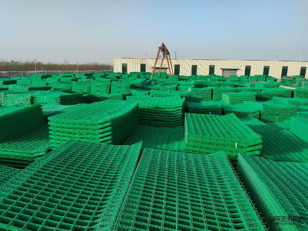 公路護(hù)欄網(wǎng)價(jià)格多少錢一米