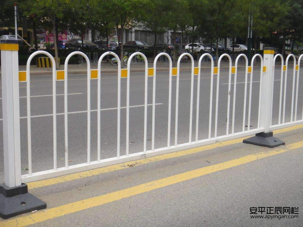 市政道路護(hù)欄生產(chǎn)廠家