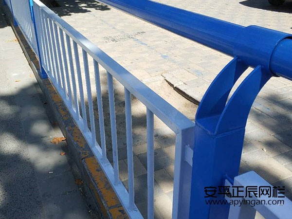 道路護(hù)欄圍欄圖片