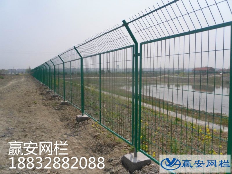 公路護(hù)欄網(wǎng)