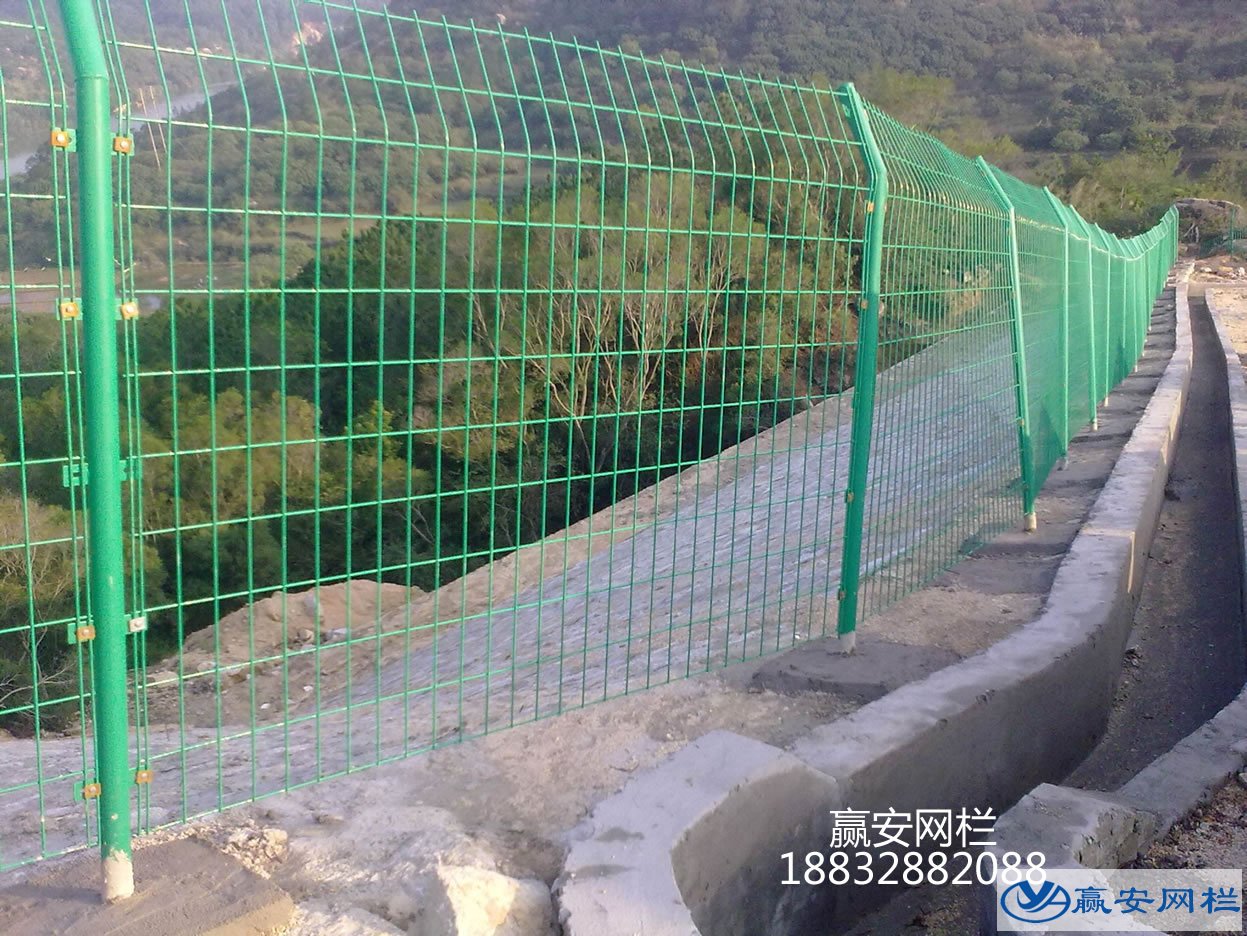 圈山鐵絲圍欄網(wǎng)