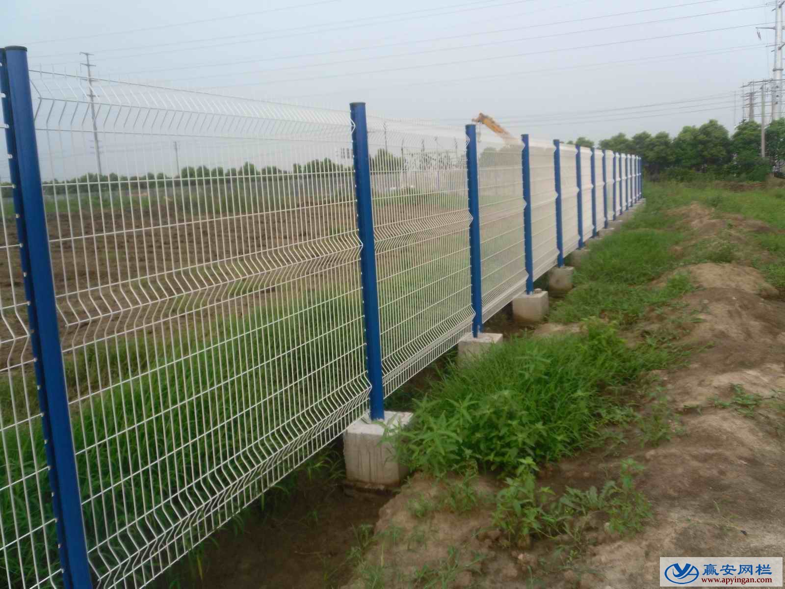 太陽(yáng)能場(chǎng)地圍欄網(wǎng)