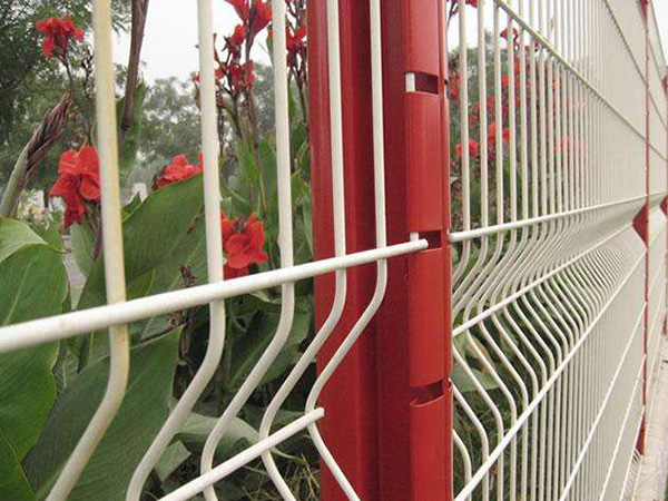 三角折彎護(hù)欄網(wǎng)