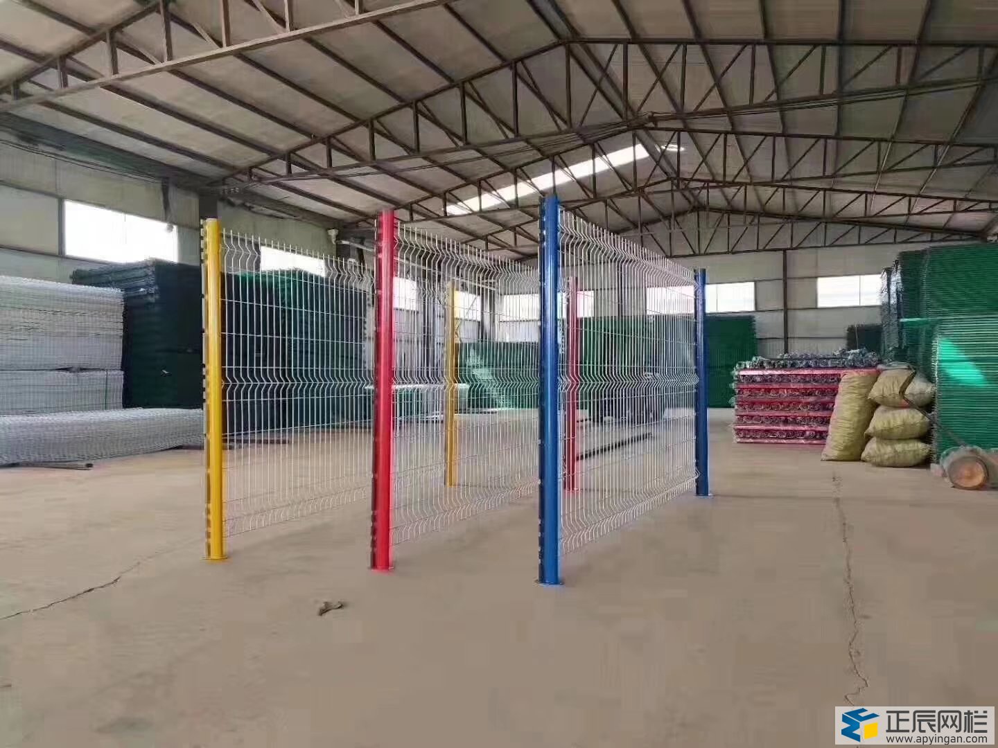 桃型柱護(hù)欄網(wǎng)