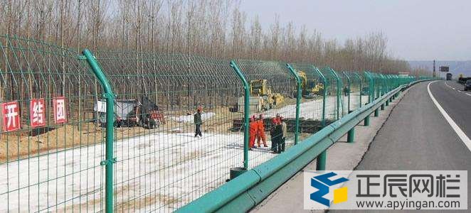 公路護(hù)欄網(wǎng)生產(chǎn)廠家