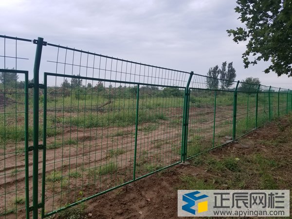 在高速公路上安裝護(hù)欄網(wǎng)應(yīng)該注意的問題