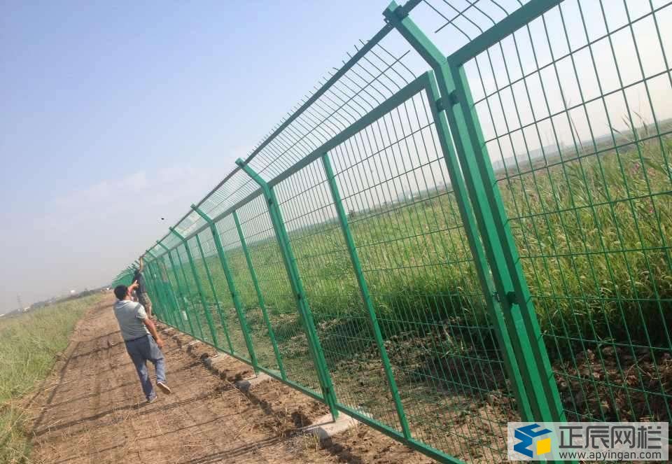 護(hù)欄網(wǎng)安裝