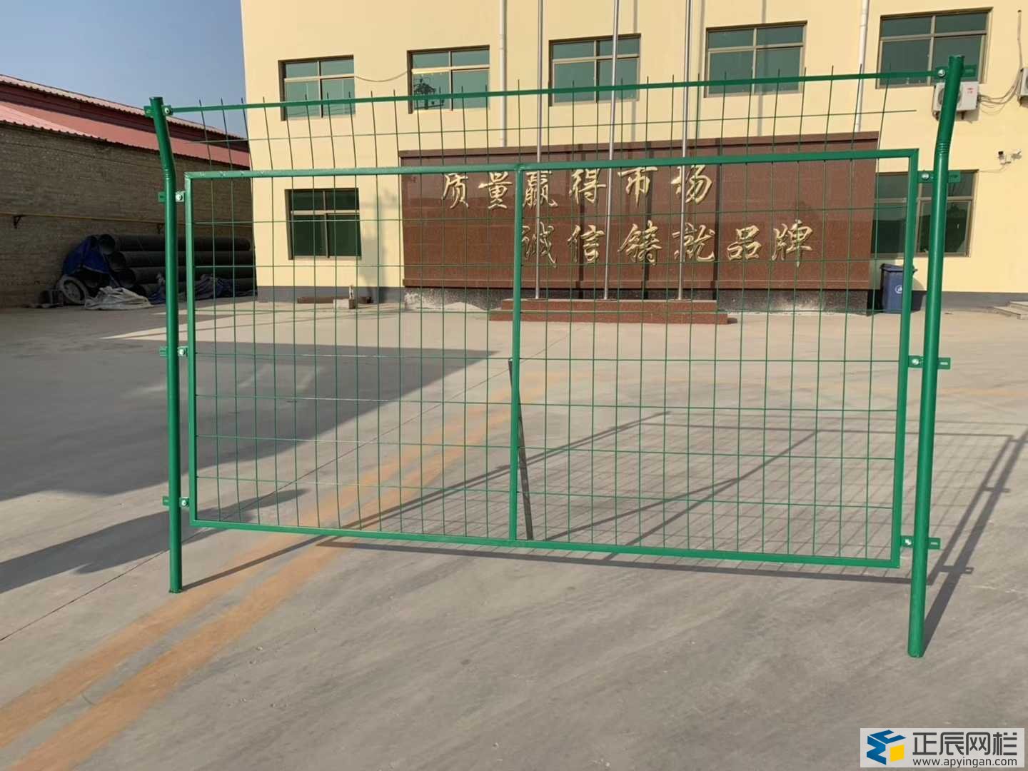 公路護(hù)欄網(wǎng)高度