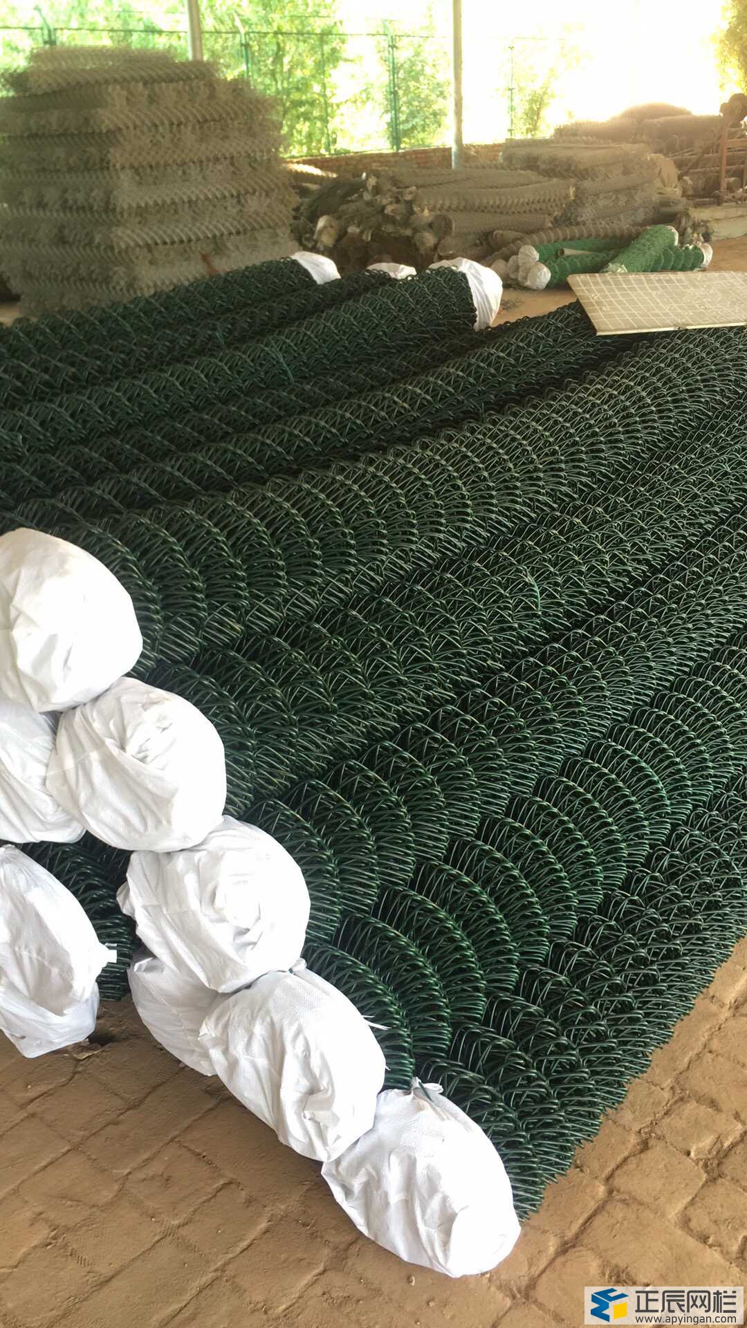 護欄網廠家現(xiàn)貨供應