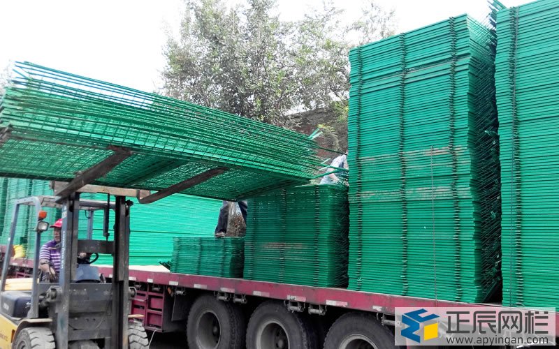 框架護(hù)欄網(wǎng)