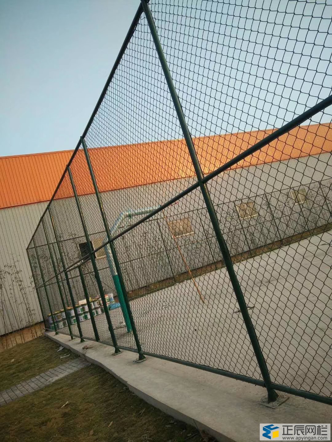 籃球場專用圍網(wǎng)圖片