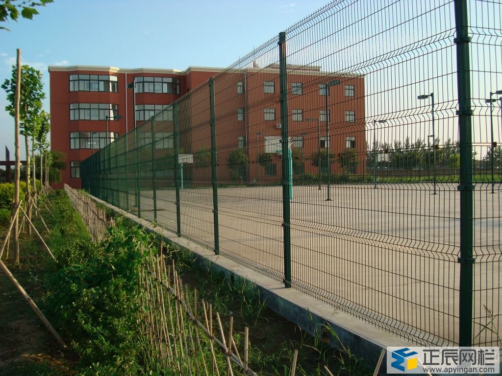 操場(chǎng)護(hù)欄網(wǎng)
