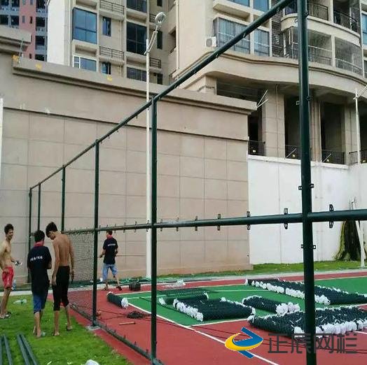 球場圍欄網(wǎng)安裝步驟